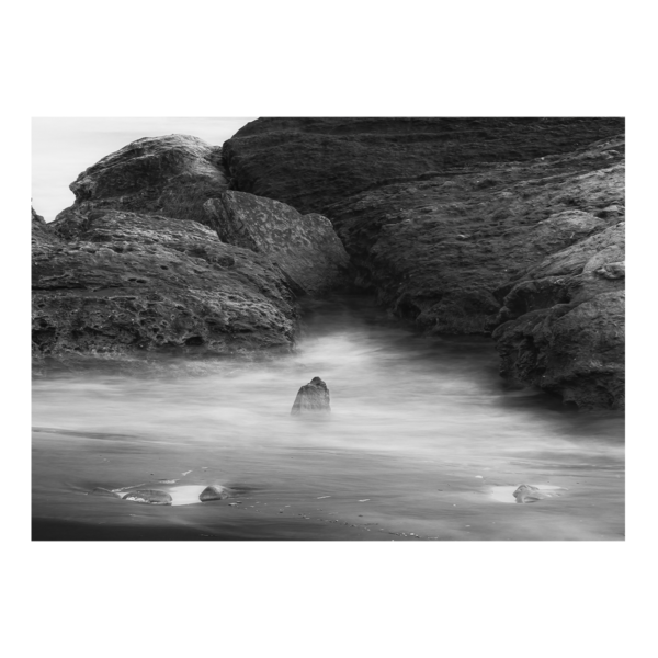 The tide comes in Black and White